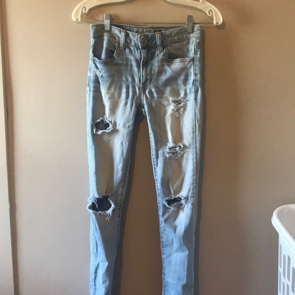 American Eagle Outfitters Denim - light wash ripped skinny jeans